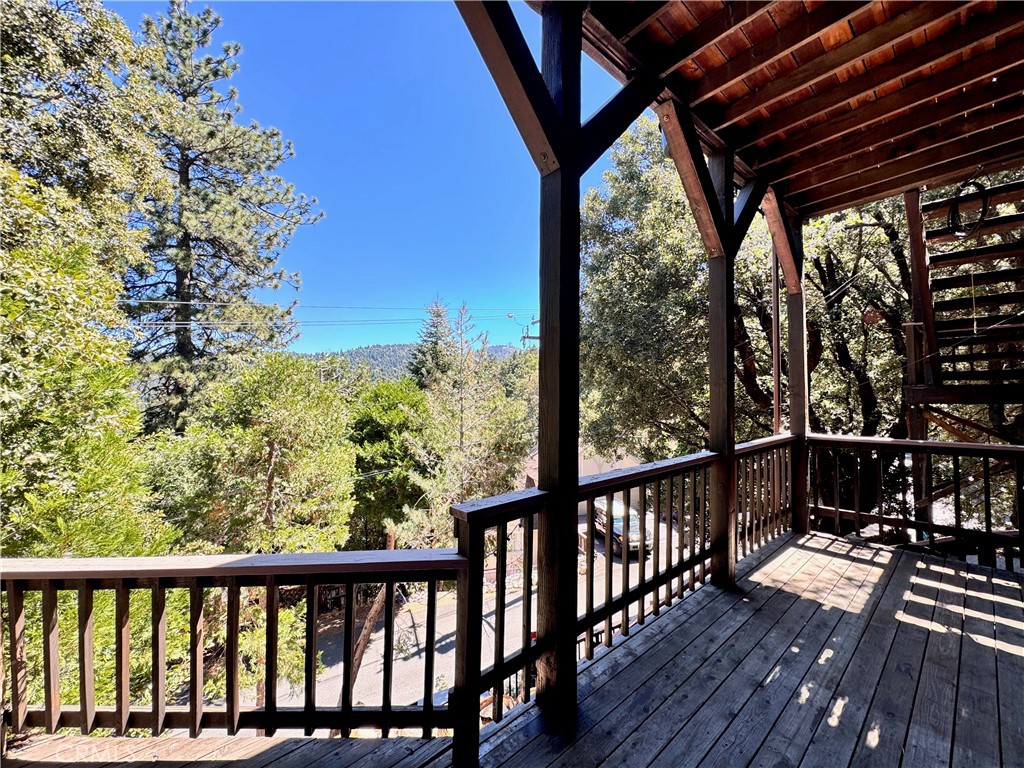 1070 Jungfrau Drive Property Photo 4