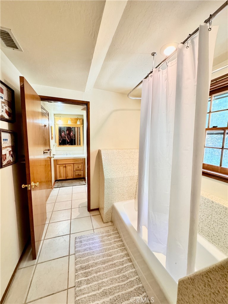 1070 Jungfrau Drive Property Photo 17
