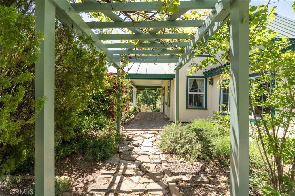 2669 Triangle Road Property Photo 6