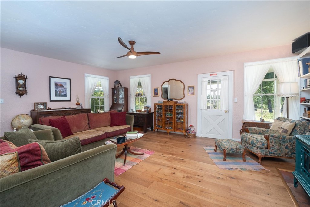 2669 Triangle Road Property Photo 7