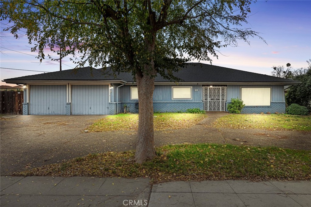 6784 N Valentine Avenue Property Photo