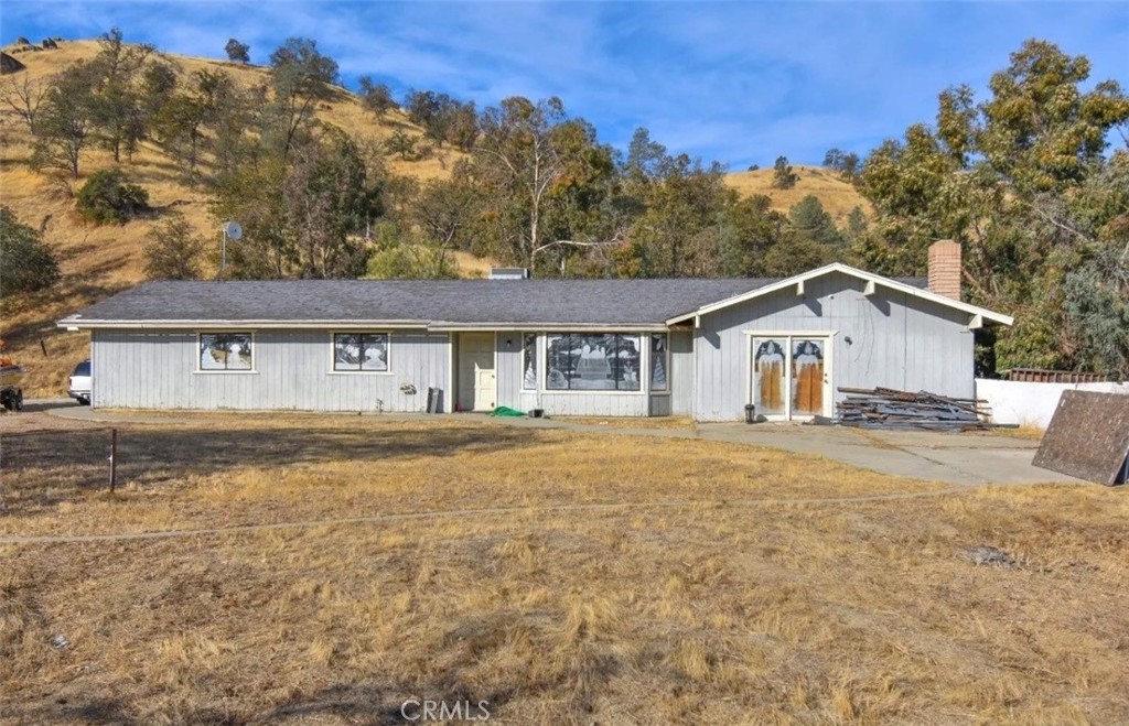 20499 Auberry Rd Property Photo