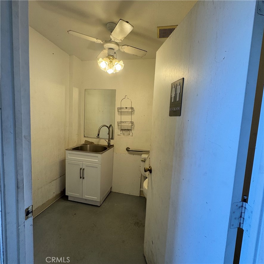 717 E Almond Avenue Property Photo 8