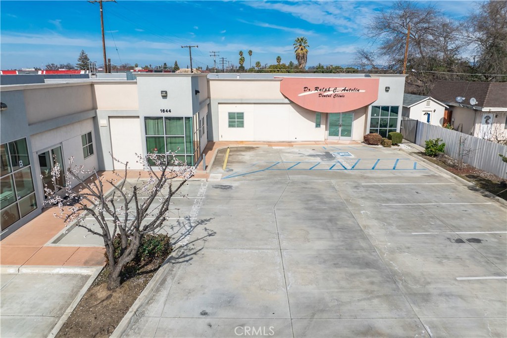 1644 W Caldwell Avenue Property Photo 3