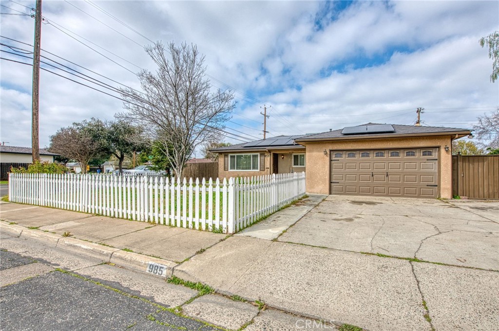 985 W Rialto Avenue Property Photo