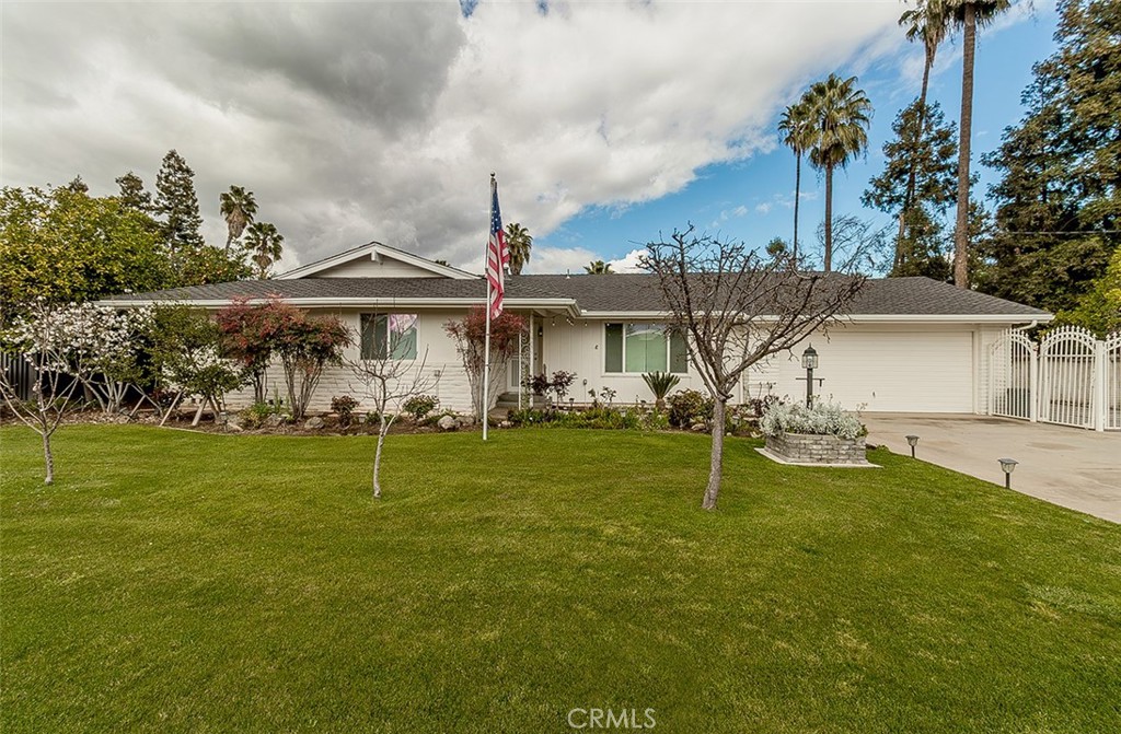 1070 W Escalon Avenue Property Photo