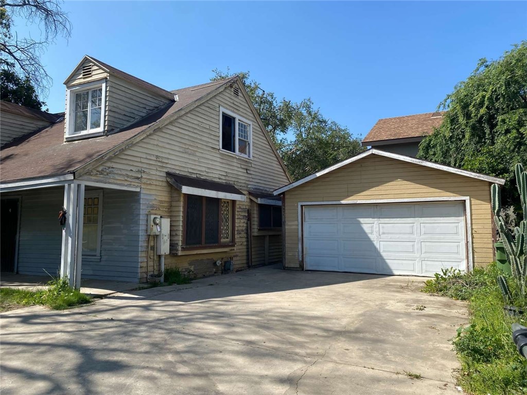 627 E Villa Street Property Photo