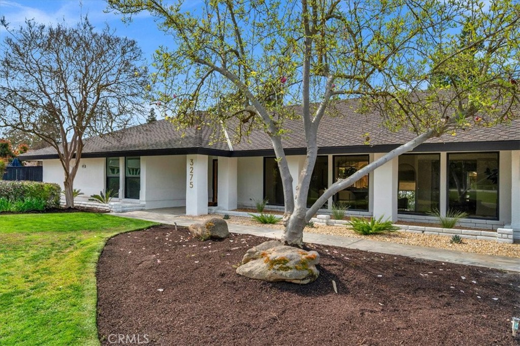 3275 W Minarets Avenue Property Photo