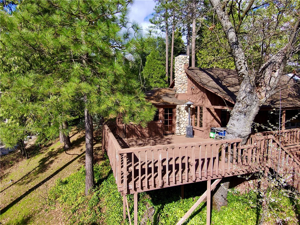 39121 Lake Drive Property Photo 2