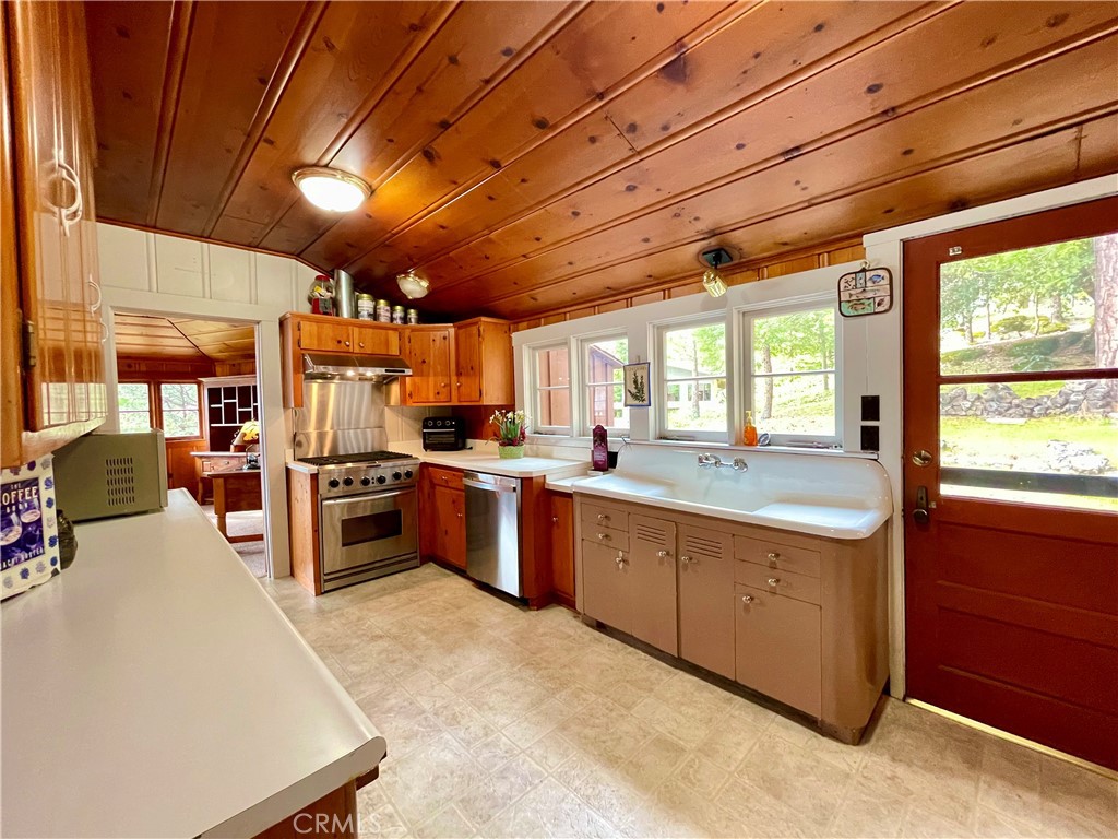39121 Lake Drive Property Photo 13