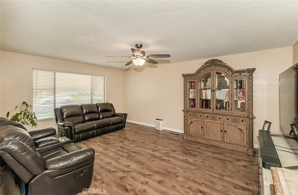 6026 N Winchester Avenue Property Photo 6