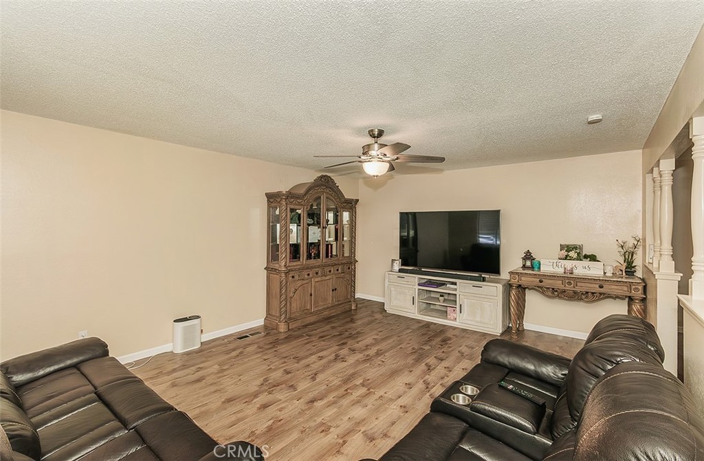 6026 N Winchester Avenue Property Photo 9