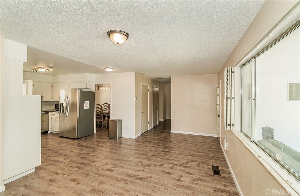 6026 N Winchester Avenue Property Photo 12