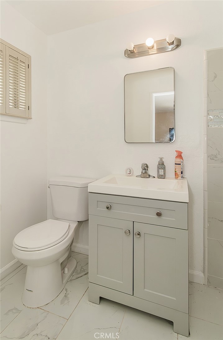 6026 N Winchester Avenue Property Photo 19