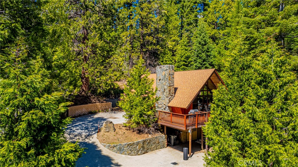 1163 Silvertip Lane Property Photo 3