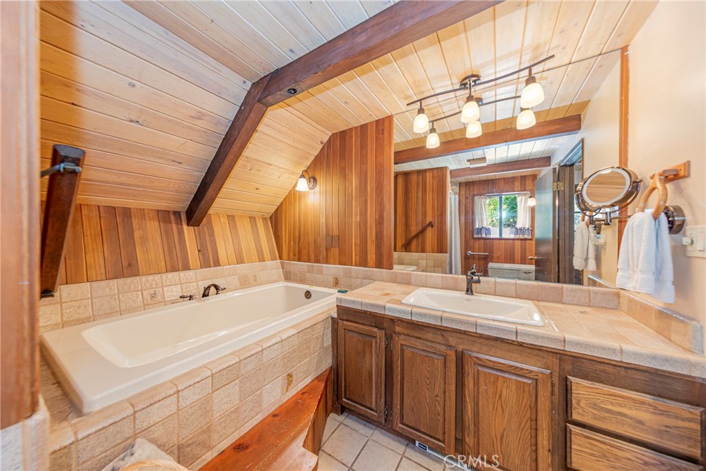 1163 Silvertip Lane Property Photo 11