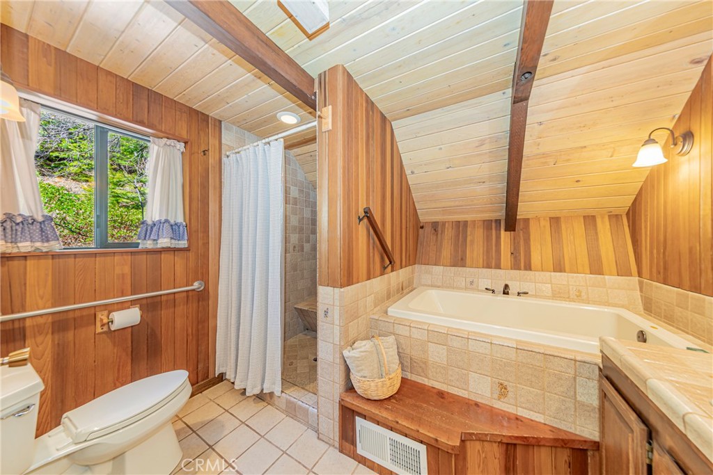 1163 Silvertip Lane Property Photo 12