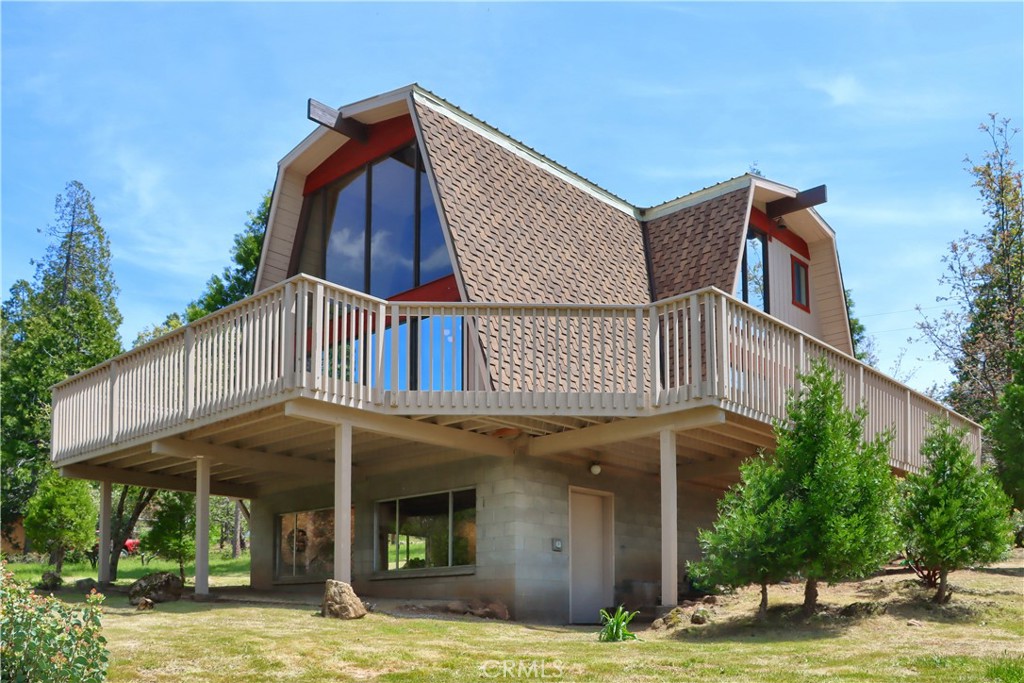 60027 Cascadel Drive S Property Photo 1