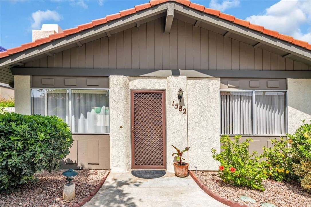 1582 Lisa Lane Property Photo