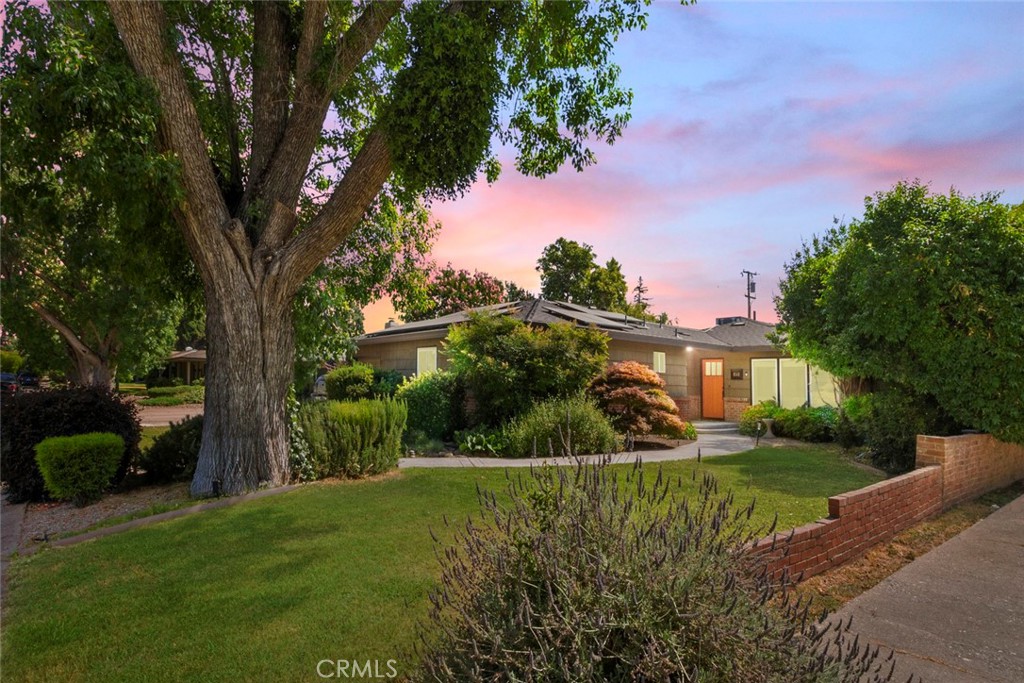 8 Barton Parkway Property Photo 1