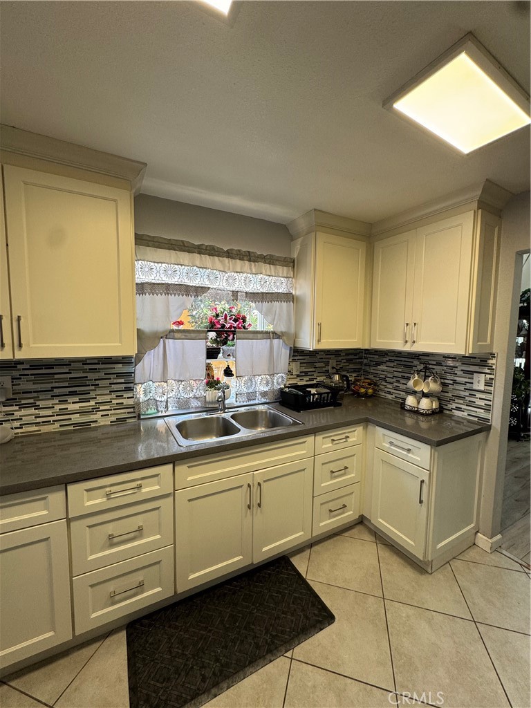 475 Whitney Avenue Property Photo 6