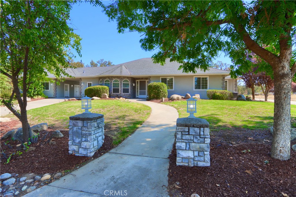 41345 Singing Hills Circle Property Photo 2