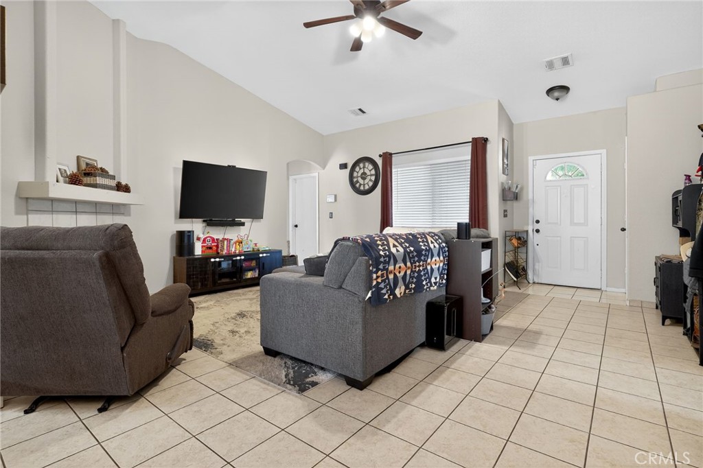 1133 Summer Field Property Photo 9