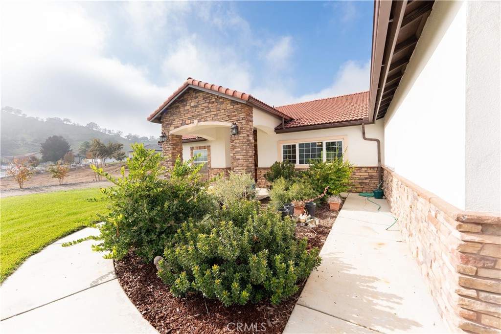 16605 Deer Creek Drive Property Photo 3