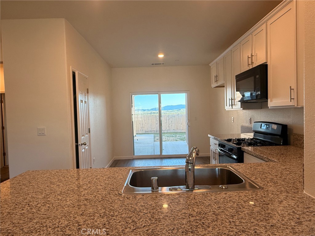 1105 E Orange Street Property Photo 4