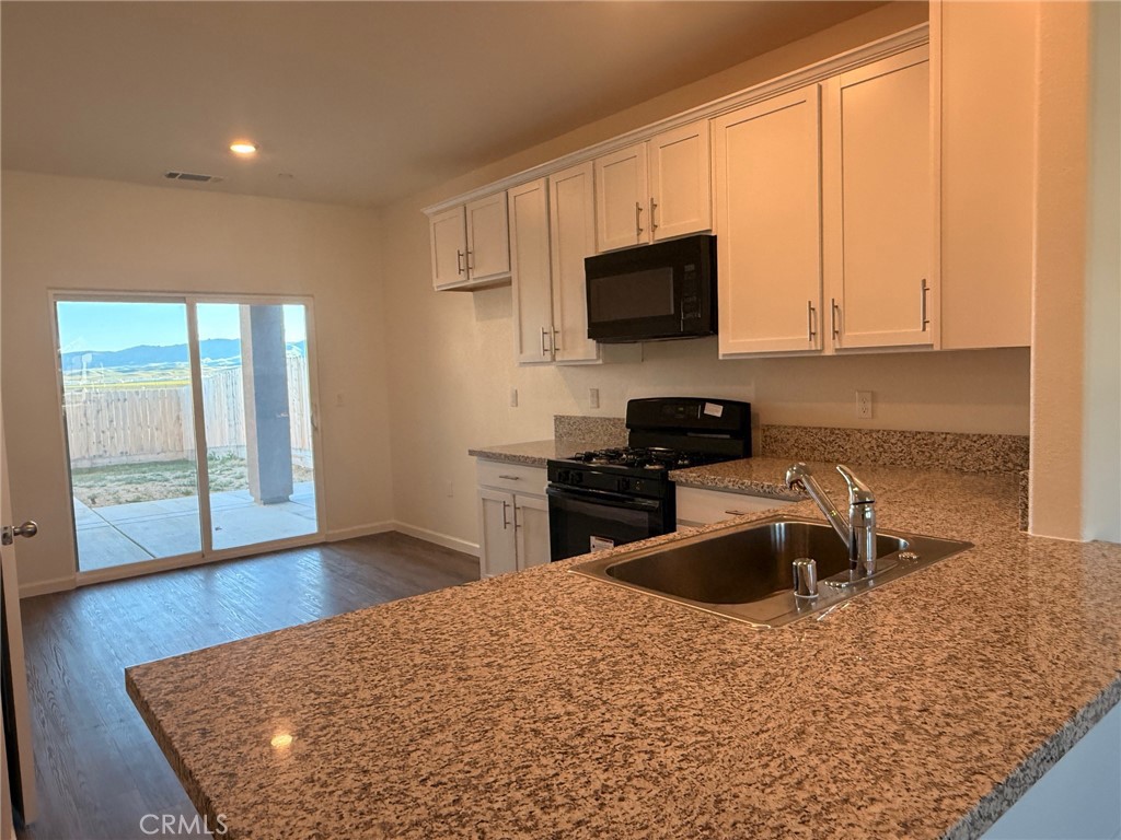 1105 E Orange Street Property Photo 5