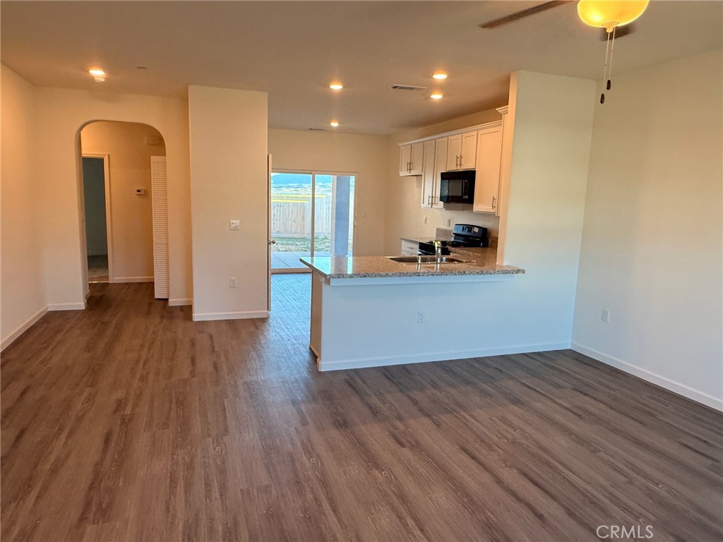 1105 E Orange Street Property Photo 8