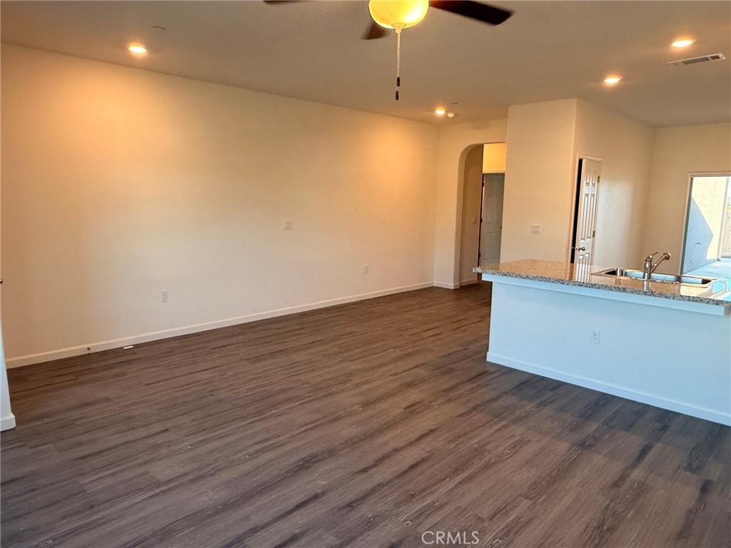 1105 E Orange Street Property Photo 9