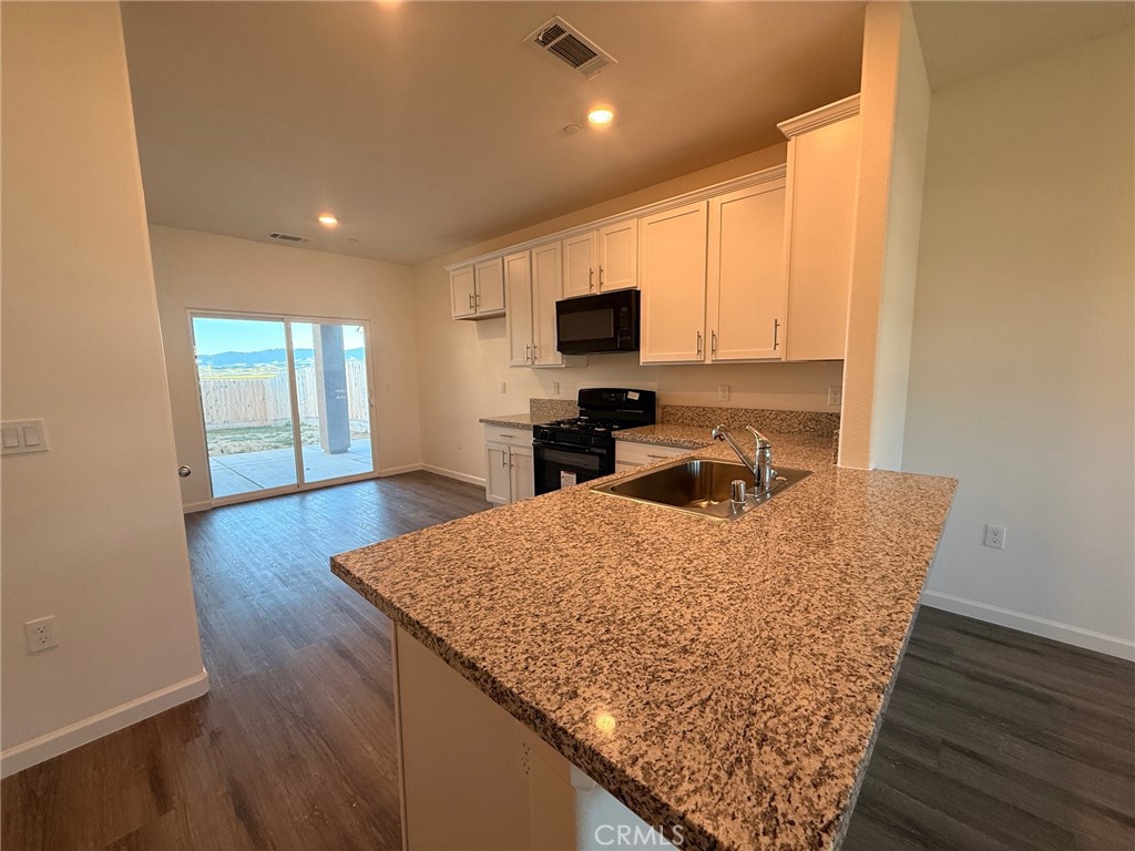 1105 E Orange Street Property Photo 26