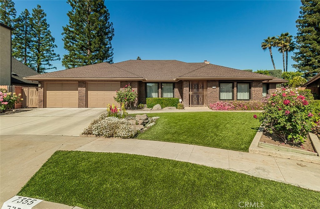 7355 N Pacific Property Photo 1
