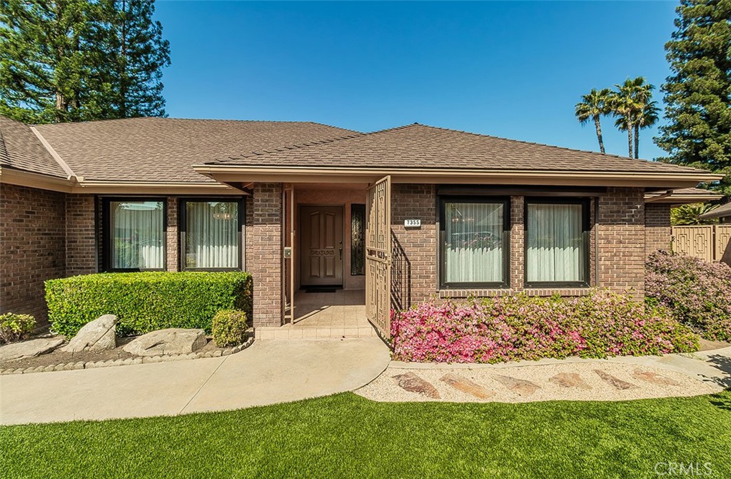 7355 N Pacific Property Photo 2