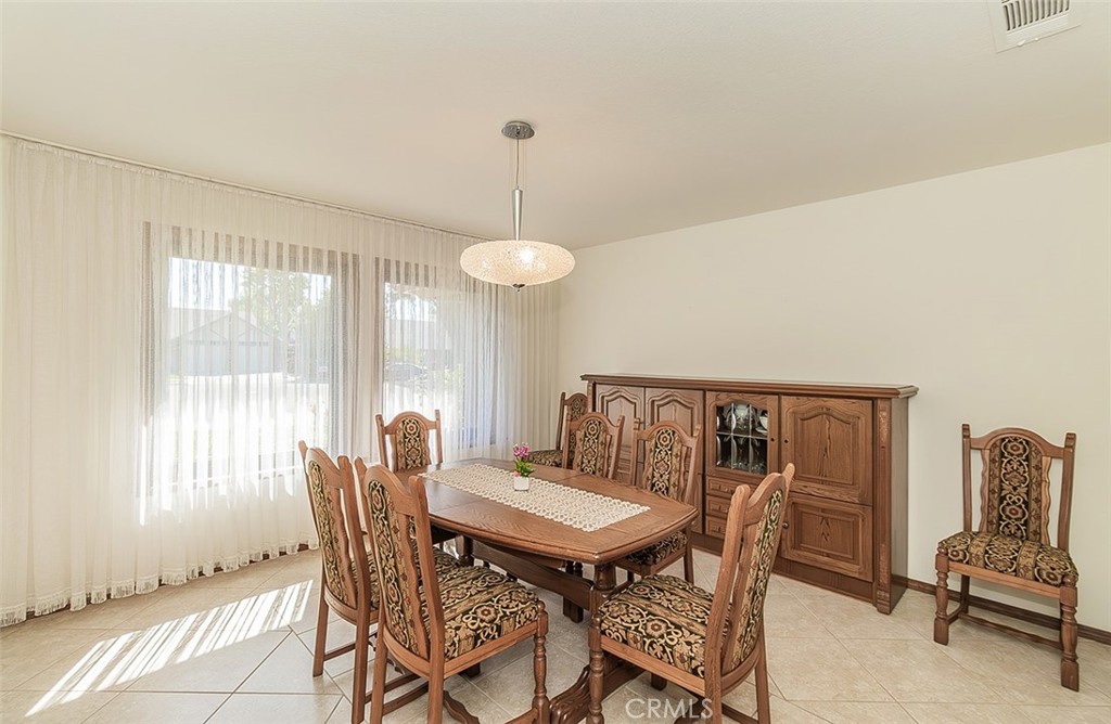7355 N Pacific Property Photo 6