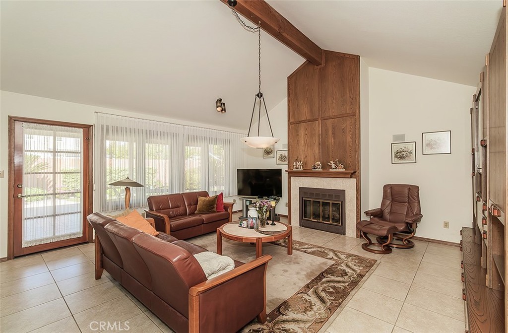 7355 N Pacific Property Photo 9