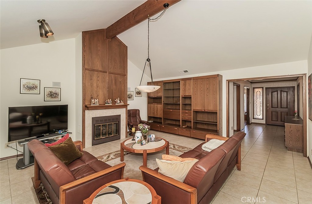 7355 N Pacific Property Photo 10