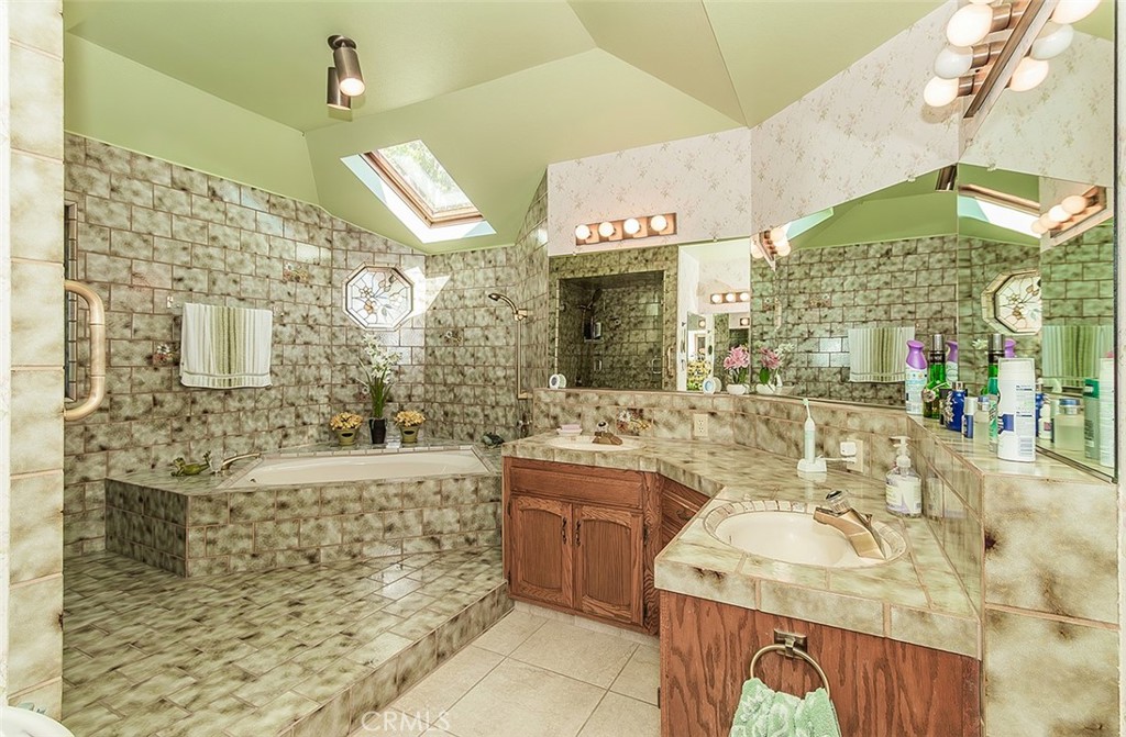7355 N Pacific Property Photo 22