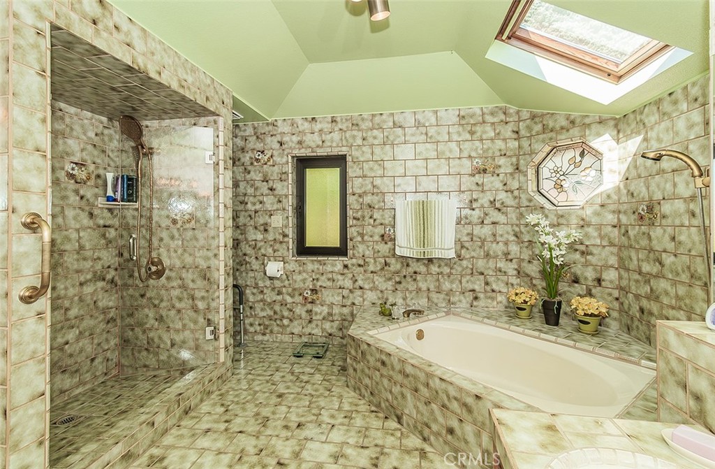 7355 N Pacific Property Photo 23