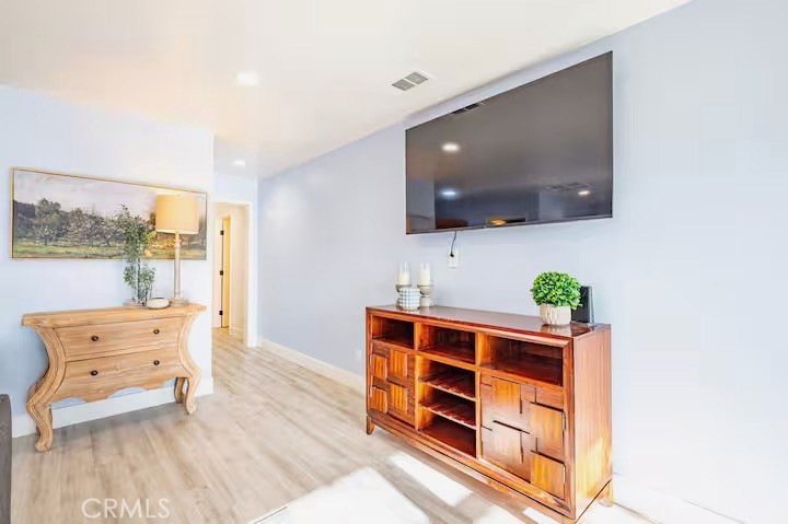 40202 Hillsborough Loop Property Photo 4