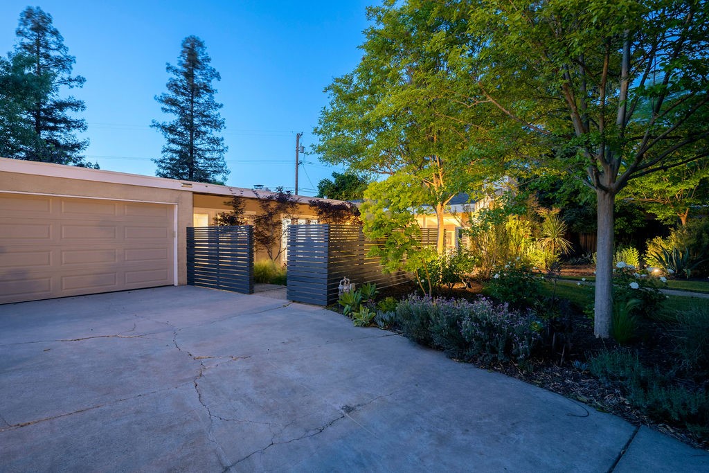 1264 W Celeste Property Photo 4