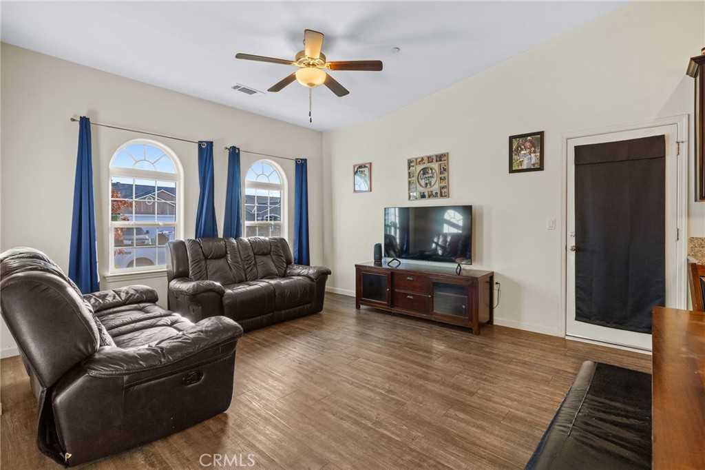 1237 E Orange Street Property Photo 2