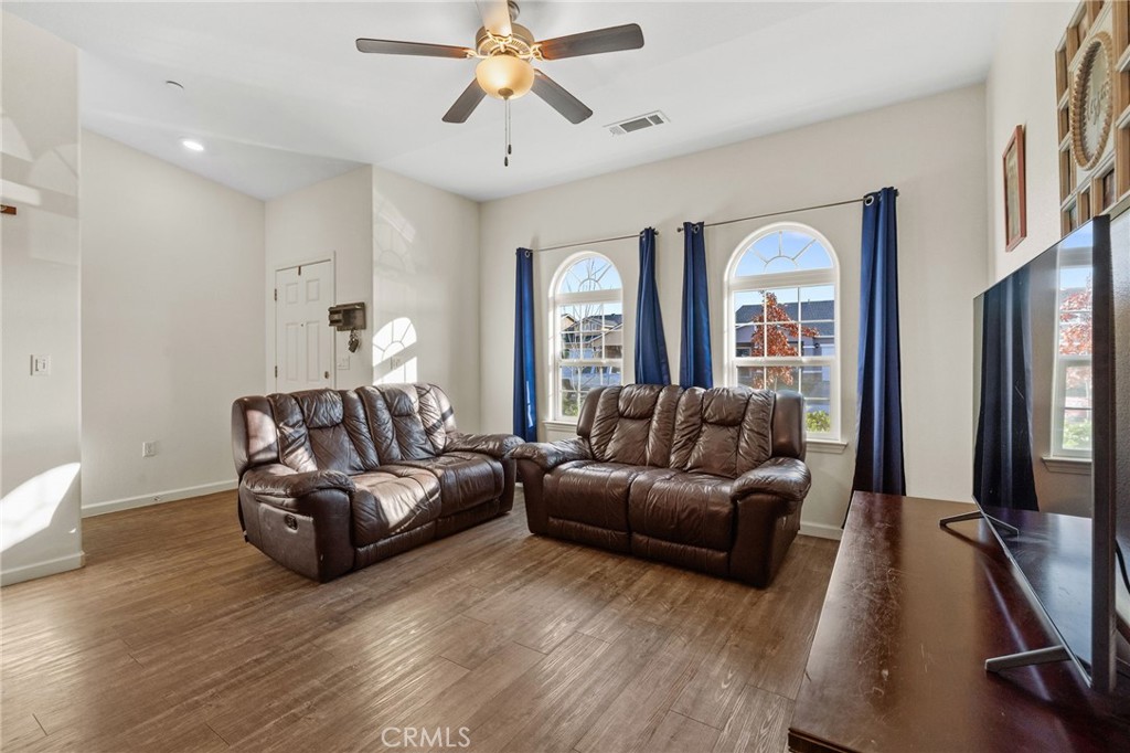 1237 E Orange Street Property Photo 3