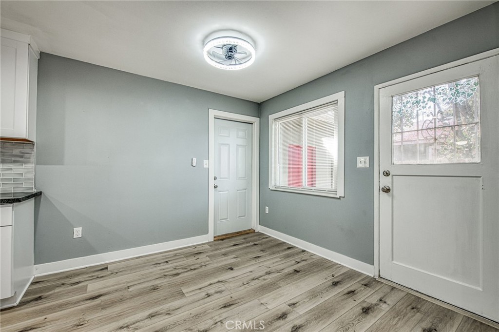 5435 N Bond Street Property Photo 6