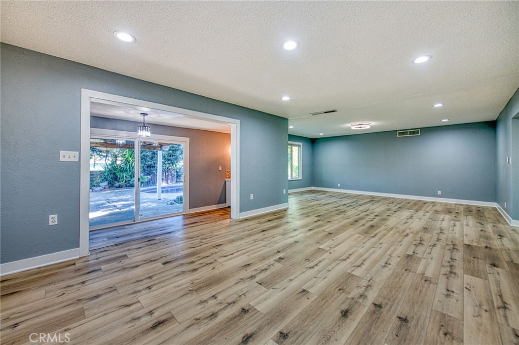 5435 N Bond Street Property Photo 15