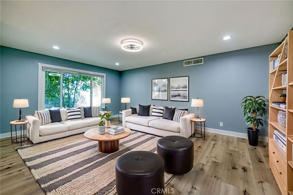 5435 N Bond Street Property Photo 17