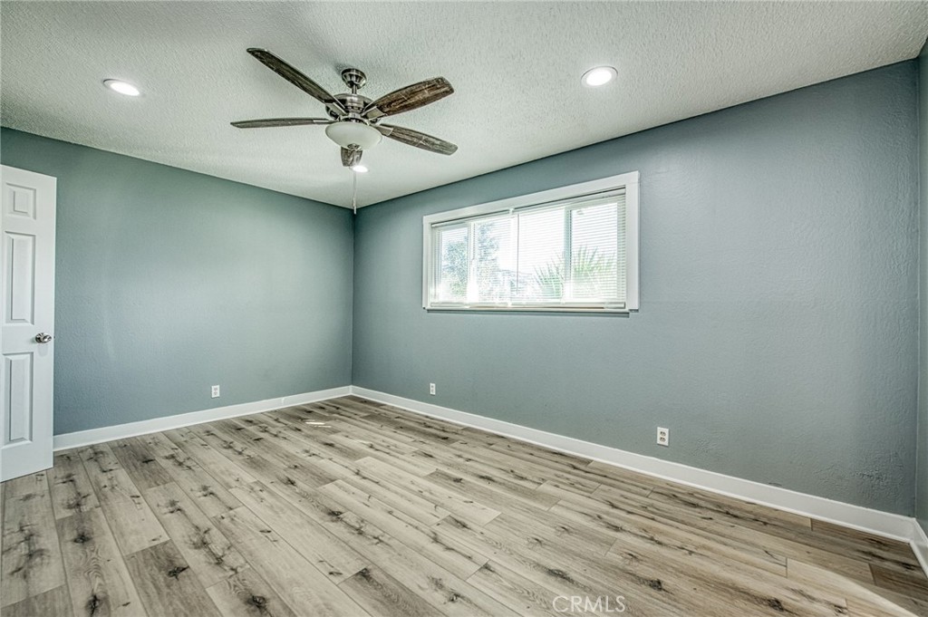 5435 N Bond Street Property Photo 33