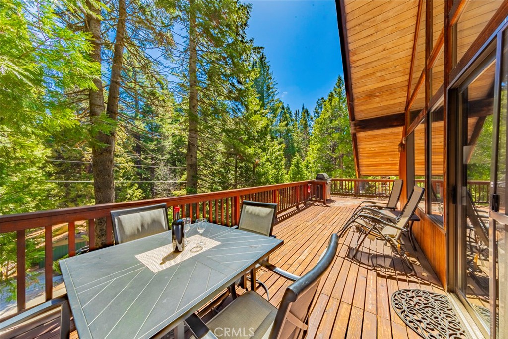 1163 Silver Tip Property Photo 5