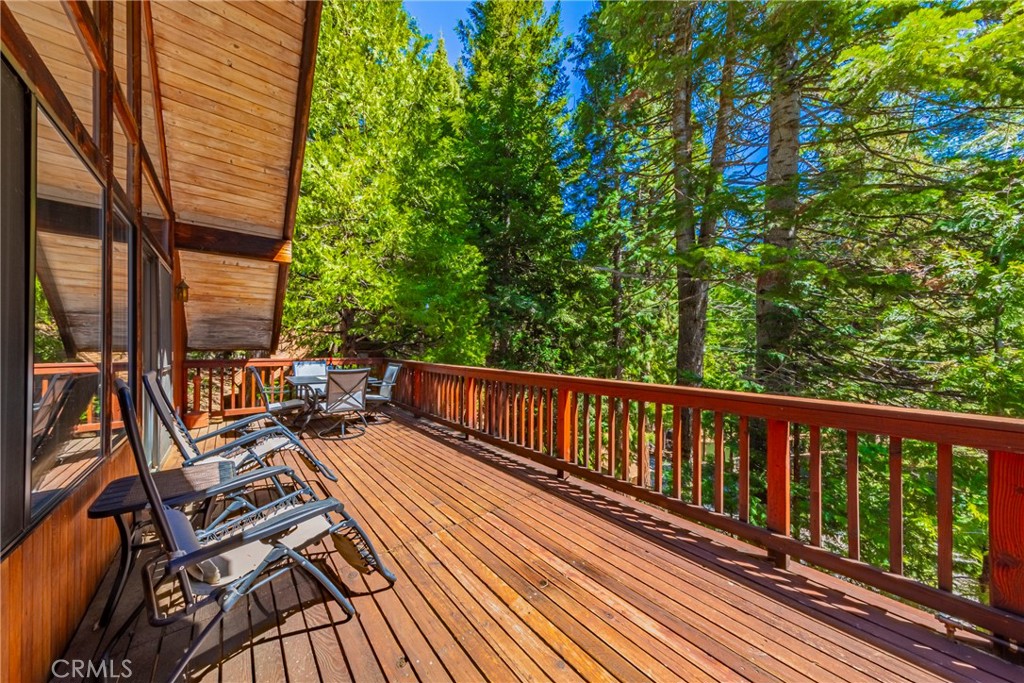 1163 Silver Tip Property Photo 6